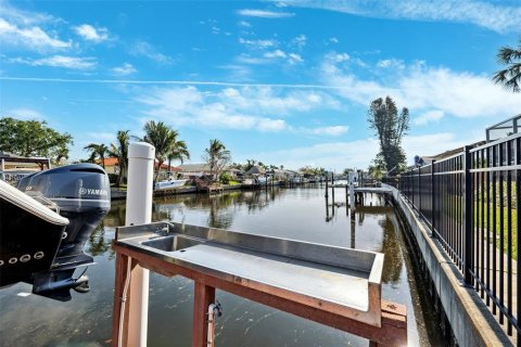 Casa en venta en Saint Petersburg, Florida, 4 dormitorios, 182.37 m2 № 1759700 - foto 19