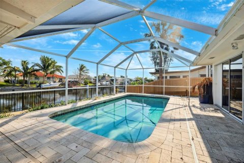 Casa en venta en Saint Petersburg, Florida, 4 dormitorios, 182.37 m2 № 1759700 - foto 6