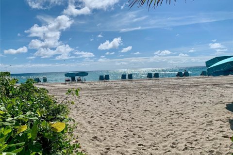 Купить кондоминиум в Санни-Айлс-Бич, Флорида 2 спальни, 160.72м2, № 2055176 - фото 30