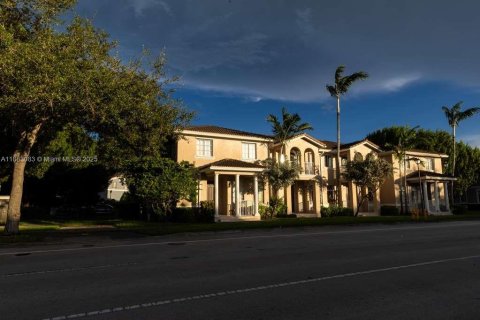 Купить таунхаус в Хомстед, Флорида 3 спальни, 171.87м2, № 1930805 - фото 2