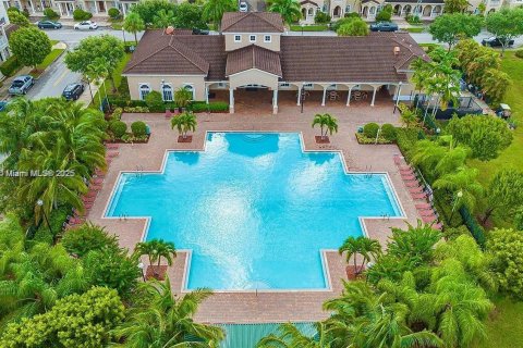 Купить таунхаус в Хомстед, Флорида 3 спальни, 171.87м2, № 1930805 - фото 27