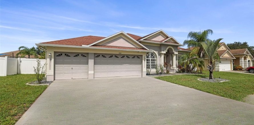 House in Spring Hill, Florida 4 bedrooms, 202.81 sq.m. № 1870936