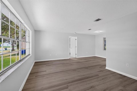 House in Rockledge, Florida 3 bedrooms, 130.53 sq.m. № 2322326 - photo 2