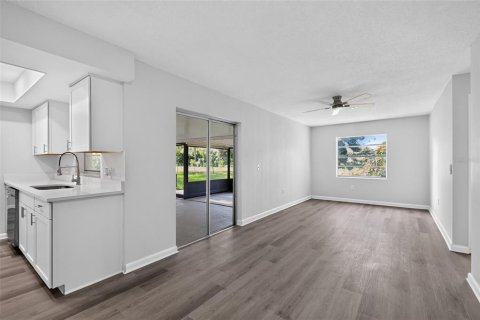 House in Rockledge, Florida 3 bedrooms, 130.53 sq.m. № 2322326 - photo 4