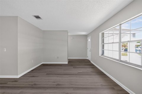 House in Rockledge, Florida 3 bedrooms, 130.53 sq.m. № 2322326 - photo 3