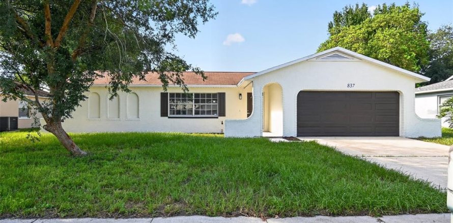 House in Rockledge, Florida 3 bedrooms, 130.53 sq.m. № 2322326