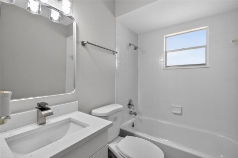 House in Rockledge, Florida 3 bedrooms, 130.53 sq.m. № 2322326 - photo 10