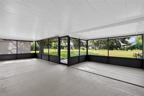 House in Rockledge, Florida 3 bedrooms, 130.53 sq.m. № 2322326 - photo 15