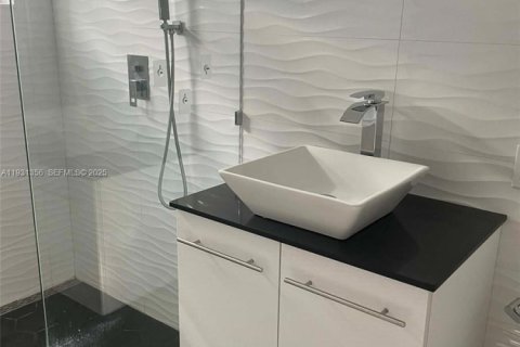 Купить виллу или дом в Бока-Ратон, Флорида 3 спальни, № 1991749 - фото 8