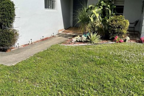 Купить виллу или дом в Бока-Ратон, Флорида 3 спальни, № 1991749 - фото 1