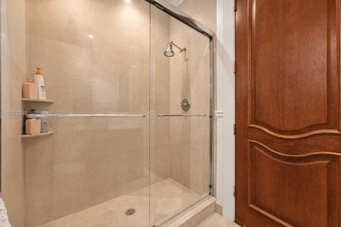 Снять в аренду виллу или дом в Ки-Бискейн, Флорида 5 спален, 322.84м2, № 2256873 - фото 24