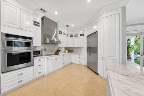 Снять в аренду виллу или дом в Ки-Бискейн, Флорида 5 спален, 322.84м2, № 2256873 - фото 15