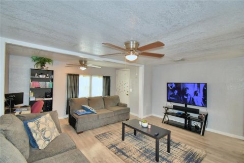Commercial property in Bartow, Florida 6 bedrooms, 198.07 sq.m. № 1382626 - photo 7