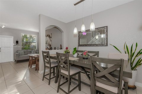 Touwnhouse à louer à Miramar, Floride: 3 chambres, 153.29 m2 № 1963777 - photo 6