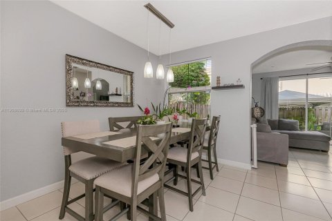 Touwnhouse à louer à Miramar, Floride: 3 chambres, 153.29 m2 № 1963777 - photo 4