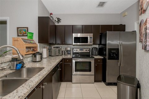 Touwnhouse à louer à Miramar, Floride: 3 chambres, 153.29 m2 № 1963777 - photo 7