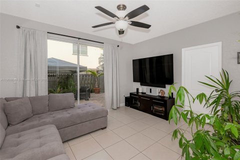 Touwnhouse à louer à Miramar, Floride: 3 chambres, 153.29 m2 № 1963777 - photo 9