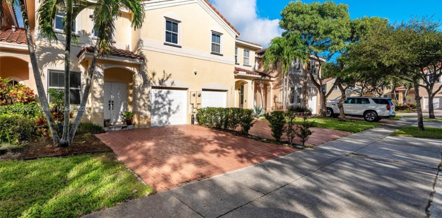 Touwnhouse à Miramar, Floride 3 chambres, 153.29 m2 № 1963777