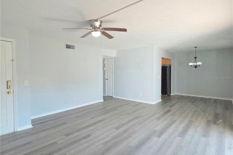 Condo in Tampa, Florida, 2 bedrooms № 2108813 - photo 2