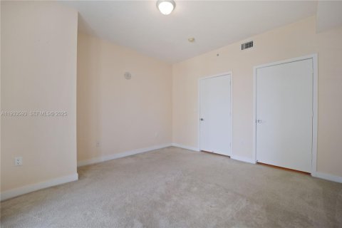 Condo in Miami, Florida, 2 bedrooms  № 1991329 - photo 18
