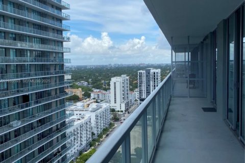 Condo in Miami, Florida, 2 bedrooms  № 1991329 - photo 23