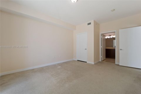Condo in Miami, Florida, 2 bedrooms  № 1991329 - photo 12