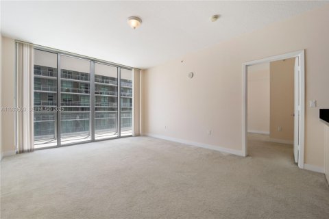 Condo in Miami, Florida, 2 bedrooms  № 1991329 - photo 4