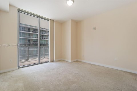 Condo in Miami, Florida, 2 bedrooms  № 1991329 - photo 17