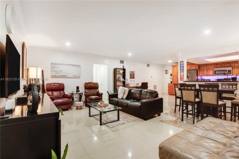 Condominio en alquiler en North Miami, Florida, 2 dormitorios, 106.47 m2 № 1958656 - foto 5