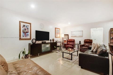 Condominio en alquiler en North Miami, Florida, 2 dormitorios, 106.47 m2 № 1958656 - foto 6