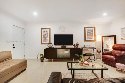 Condominio en alquiler en North Miami, Florida, 2 dormitorios, 106.47 m2 № 1958656 - foto 3