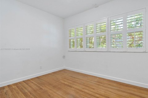 Villa ou maison à louer à Coral Gables, Floride: 3 chambres, 191.19 m2 № 1691125 - photo 18