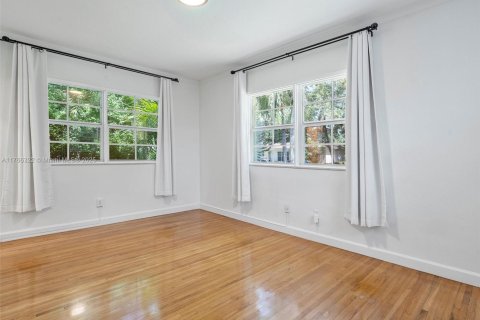 Villa ou maison à louer à Coral Gables, Floride: 3 chambres, 191.19 m2 № 1691125 - photo 6