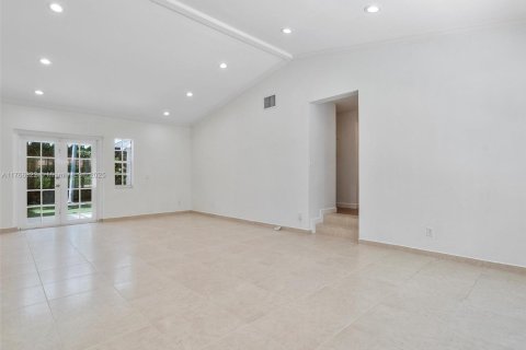 Villa ou maison à louer à Coral Gables, Floride: 3 chambres, 191.19 m2 № 1691125 - photo 24