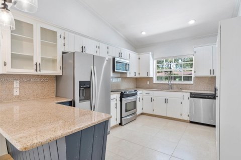 Villa ou maison à louer à Coral Gables, Floride: 3 chambres, 191.19 m2 № 1691125 - photo 12