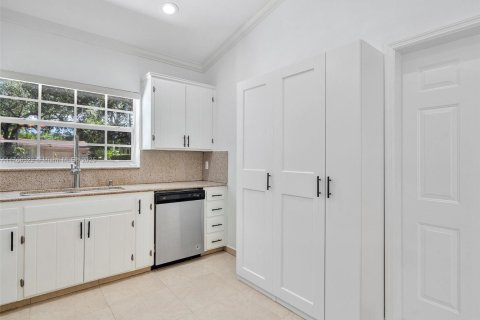 Villa ou maison à louer à Coral Gables, Floride: 3 chambres, 191.19 m2 № 1691125 - photo 22