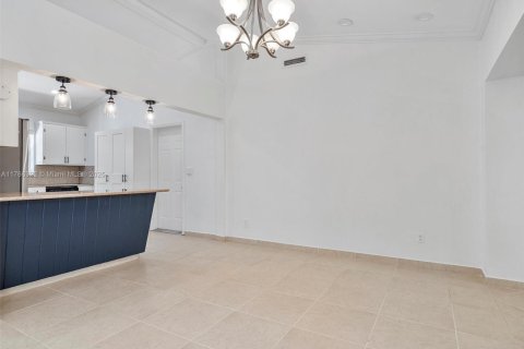 Villa ou maison à louer à Coral Gables, Floride: 3 chambres, 191.19 m2 № 1691125 - photo 26
