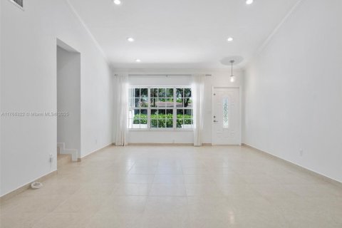 Villa ou maison à louer à Coral Gables, Floride: 3 chambres, 191.19 m2 № 1691125 - photo 23