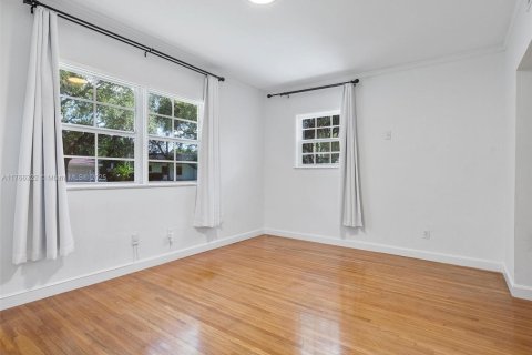 Villa ou maison à louer à Coral Gables, Floride: 3 chambres, 191.19 m2 № 1691125 - photo 5