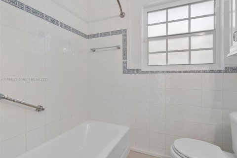 Villa ou maison à louer à Coral Gables, Floride: 3 chambres, 191.19 m2 № 1691125 - photo 14