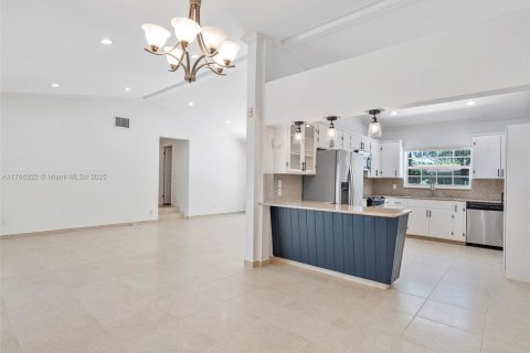 Villa ou maison à louer à Coral Gables, Floride: 3 chambres, 191.19 m2 № 1691125 - photo 19