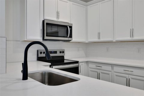 Townhouse in Parrish, Florida 3 bedrooms, 167.87 sq.m. № 1375249 - photo 20