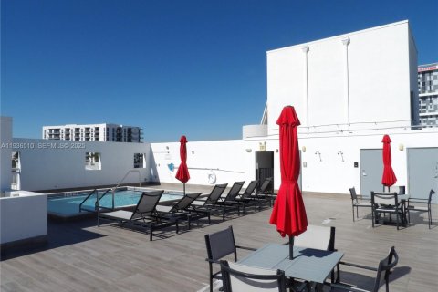 Condo in Miami, Florida, 1 bedroom  № 1994708 - photo 12