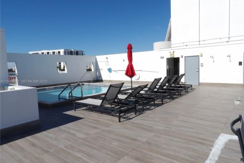 Condo in Miami, Florida, 1 bedroom  № 1994708 - photo 15