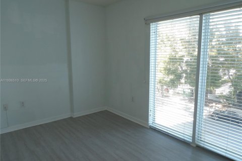 Condo in Miami, Florida, 1 bedroom  № 1994708 - photo 4