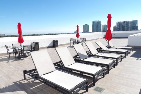 Condo in Miami, Florida, 1 bedroom  № 1994708 - photo 16