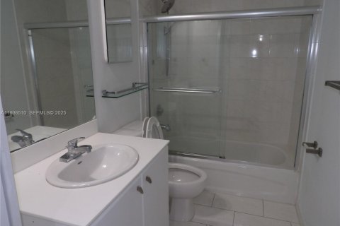 Condo in Miami, Florida, 1 bedroom  № 1994708 - photo 5