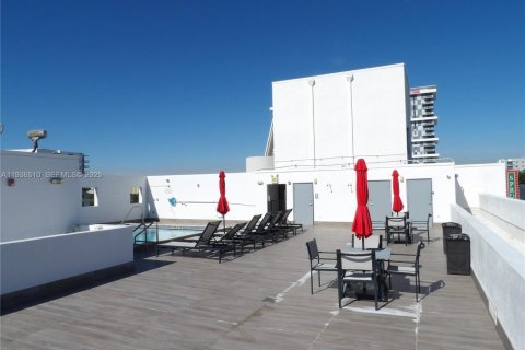 Condo in Miami, Florida, 1 bedroom  № 1994708 - photo 13