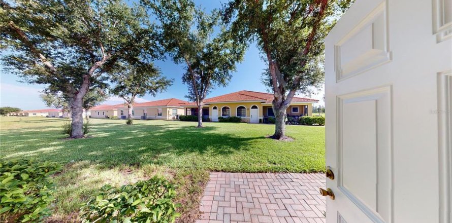 House in Kissimmee, Florida 2 bedrooms, 85.75 sq.m. № 2122439