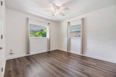 Casa en alquiler en Dunedin, Florida, 4 dormitorios, 131.92 m2 № 1812620 - foto 19